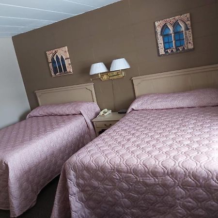 Arnprior Motor Inn エクステリア 写真