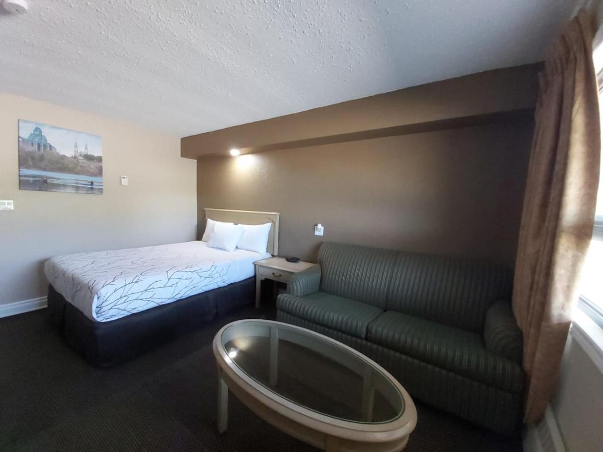 Arnprior Motor Inn エクステリア 写真