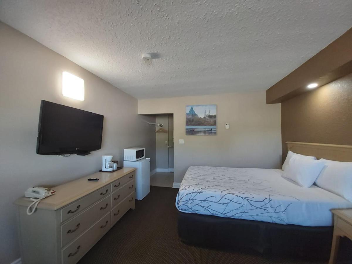 Arnprior Motor Inn エクステリア 写真