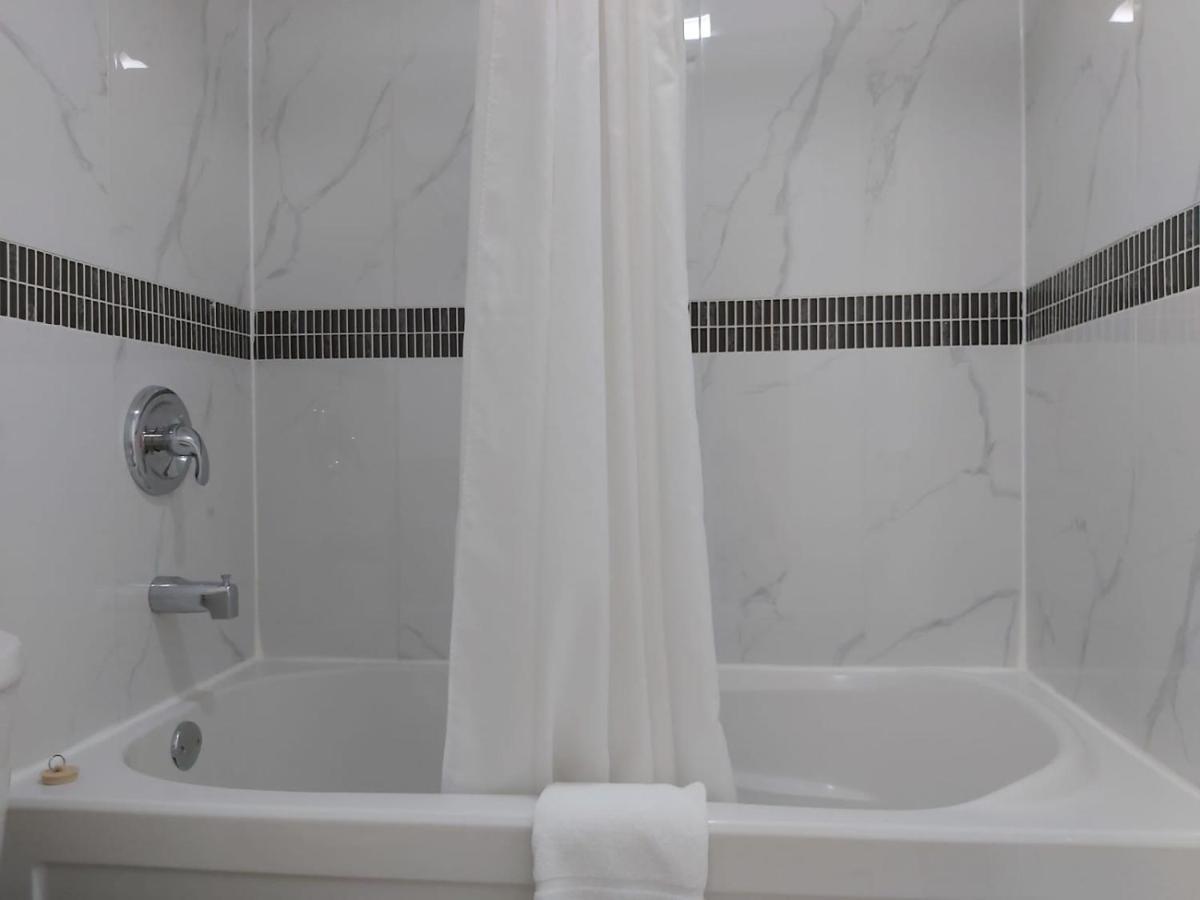 Arnprior Motor Inn エクステリア 写真