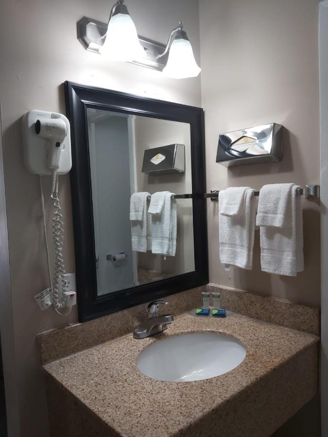 Arnprior Motor Inn エクステリア 写真