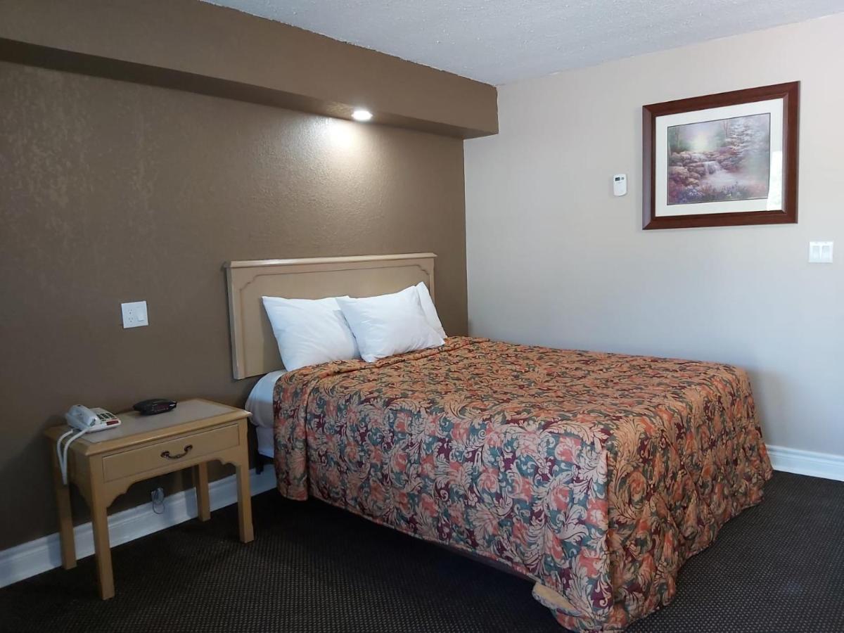 Arnprior Motor Inn エクステリア 写真
