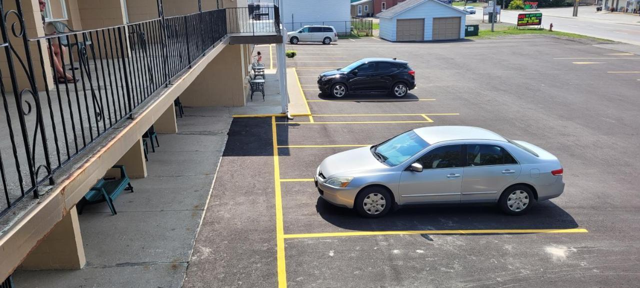Arnprior Motor Inn エクステリア 写真