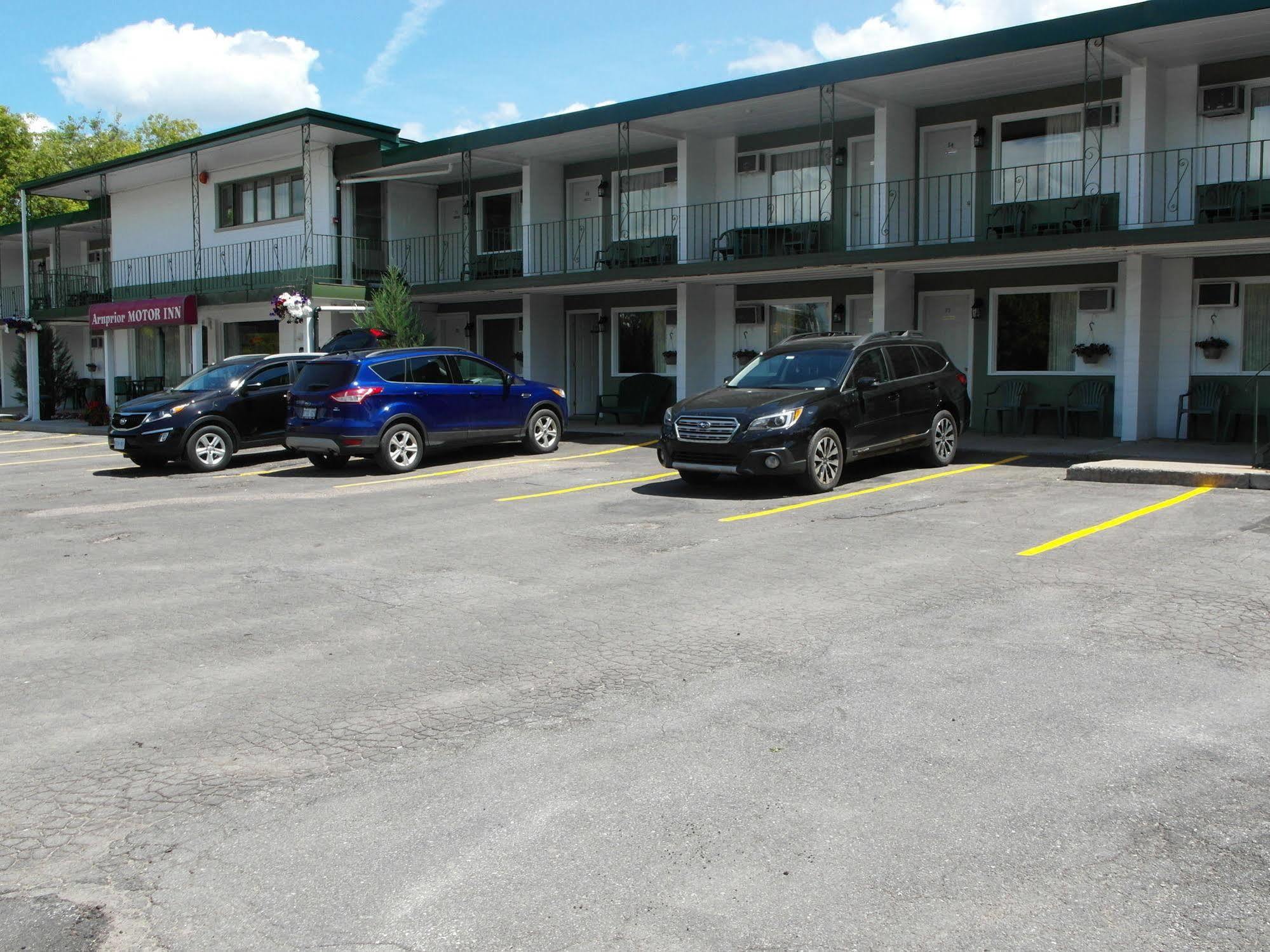 Arnprior Motor Inn エクステリア 写真